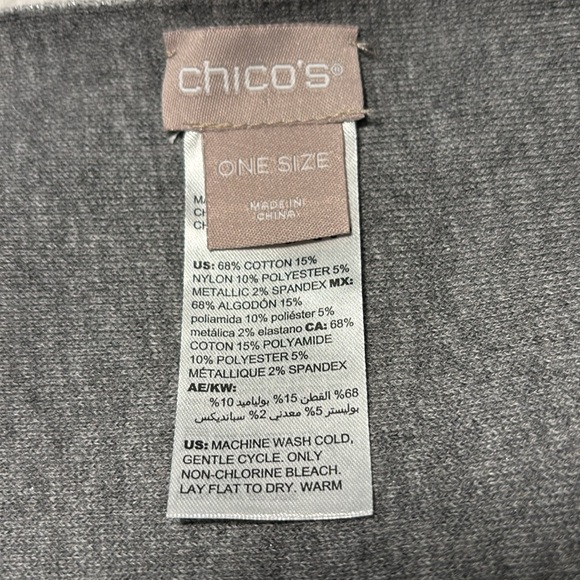NWOT Chico’s reversible floral travel wrap - Picture 4 of 8
